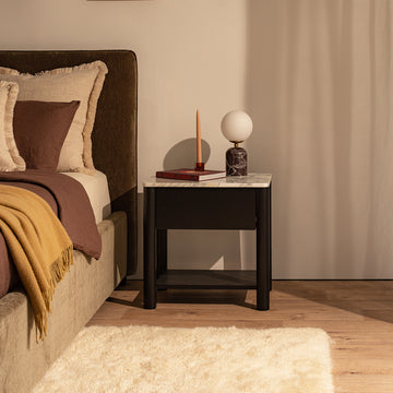 Arabescato Carrara Marble / Black Oak