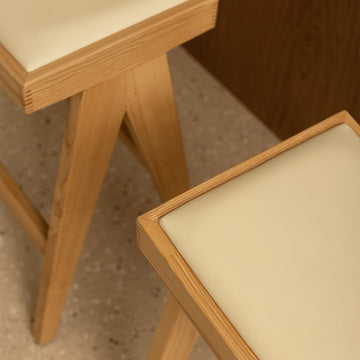 Cream / Ash