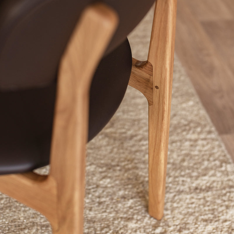 Chocolate Brown / Oak