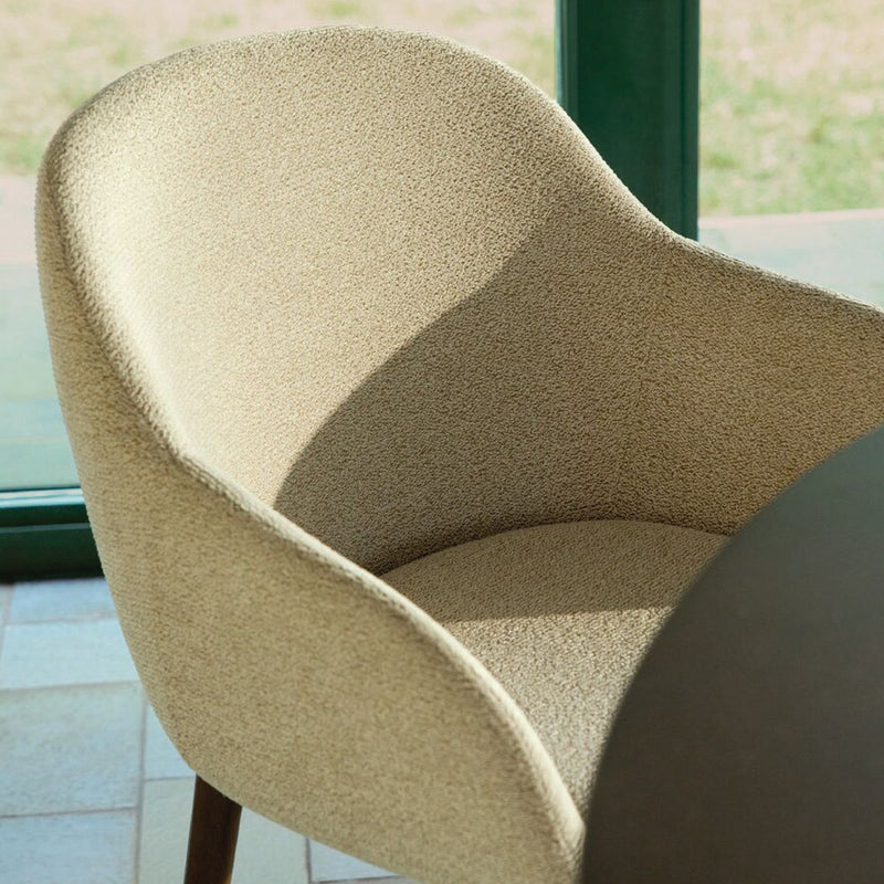 Beige / Walnut