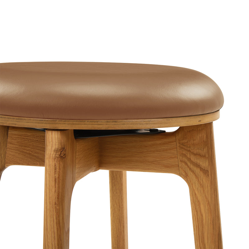 Tan / Oak