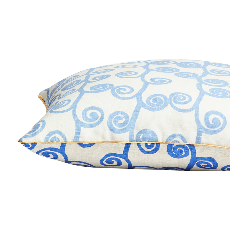 Life X Bonnie &amp; Neil Loop Cushion (50cm, Light Blue, Yves Klein Blue)