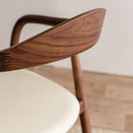 Cream / Walnut