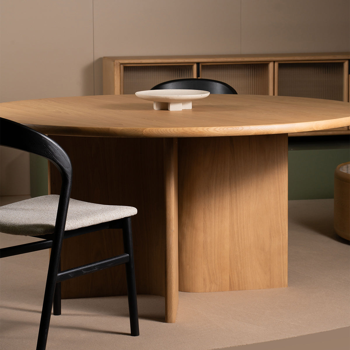 Fleatcher Table Fletcher Round Dining Table – Life Interiors