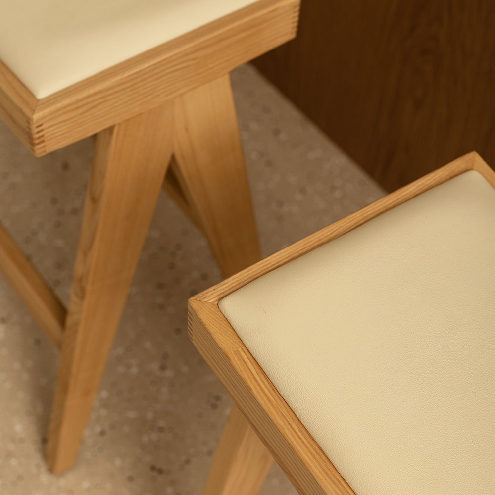 Cream / Ash