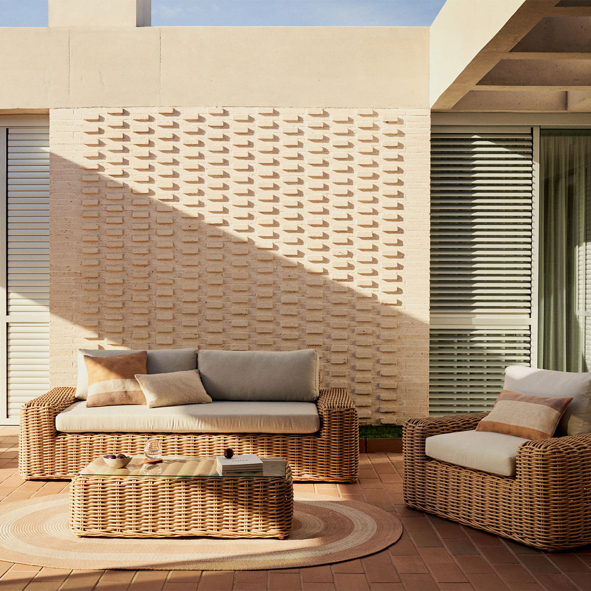 Rattan outdoor store settee