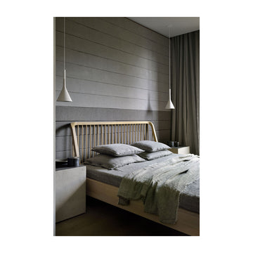 Spindle Queen Bed Frame (Oak)